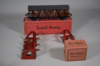 null Lot including HACHETTE train set - boxcar with side door (bo) and bumpers.
...