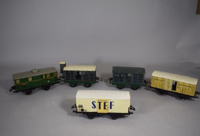 null HORNBY "O": 5 freight cars and vans, including refrigerated and clear gauge...