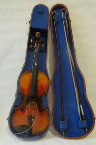null Violin bearing an apocryphal label "Joseph Georges SCHENSELDEC, Cremone 1780".
Model...