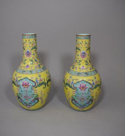 null Pair of long neck porcelain vases with polychrome floral decoration on a yellow...