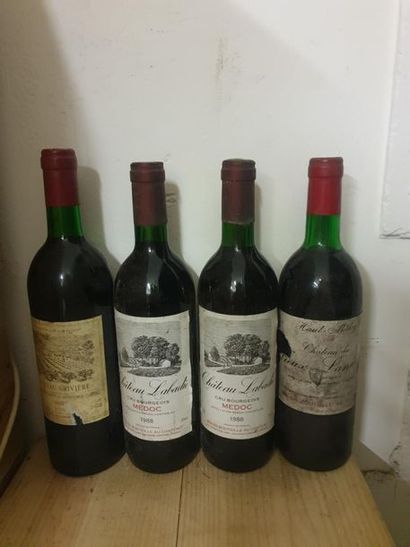 null Ensemble de 12 bouteilles :1 bouteille CH. LASSUS, Médoc 1986 (MB, es) ;2 bouteilles...