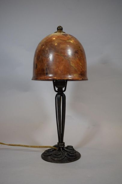 Edgar BRANDT Edgar BRANDT (1880-1960)

Table lamp variant of the "Volutes" model...