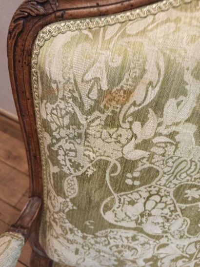 null Pair of Queen's armchairs covered with a green tapestry with floral decoration,...