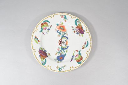 null Round porcelain dish decorated with flowers and a bird under a wreath 

Wear...