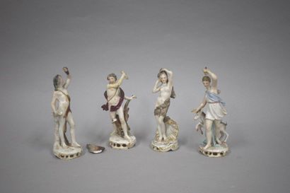null France Samson fin 19e

4 statuettes en porcelaine à décor polychrome marquées...