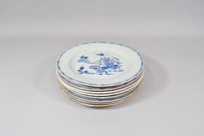 null China Compagnie des Indes late 18th century 

8 porcelain plates of which 6...