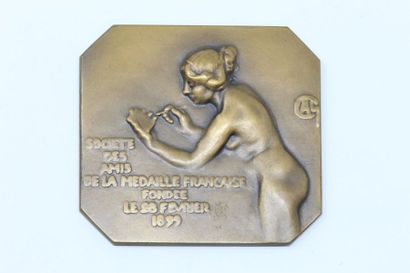 null Alexandre CHARPENTIER

Médaille carrée en bronze à angles rabattus de “ Société...