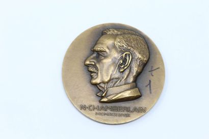null Louis MULLER

Médaille en bronze à double face par Louis MULLER.



Av / Portrait...