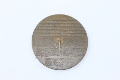 null A.Borrel

Médaille en bronze commémorant Rouget de L'ilsle. Au revers, la Marseillaise.

Signé....
