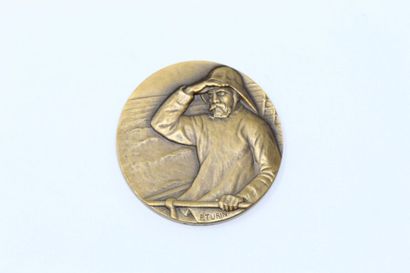 P.TURIN 
Médaille en bronze gravé d'un marin...