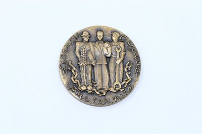 null .A. Galtie

Médaille en bronze commémorant la République Française. 

Signé....