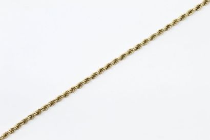Bracelet en or jaune 18k (750) à maille torsadée....