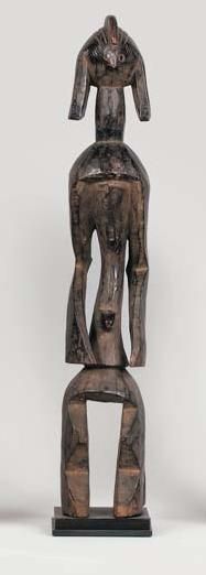 null Statue MUMUYE (Nigeria) Belle statue campée sur des jambes puissantes, torse...