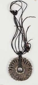 null Pendentif " soleil " Dogon, Mali Pendentif en bronze à cire perdue de forme...