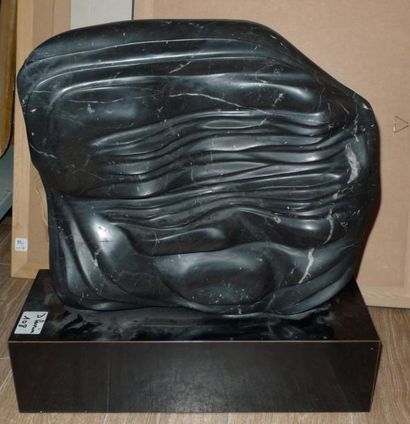 SEREE JANOU, NÉ EN 1949 L'étirement, 1985 sculpture en marbre noir veiné blanc (plusieurs...