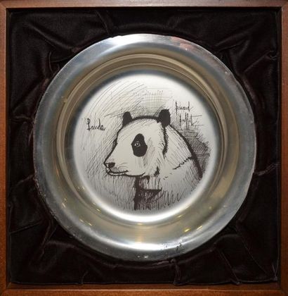 BUFFET BERNARD, 1928-1999 Le Panda, 1974 assiette en argent massif gravée à l'eau-forte...