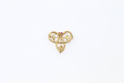 null Broche Art Nouveau en or jaune 18k (750) à décor de feuillage et ornée d'une...