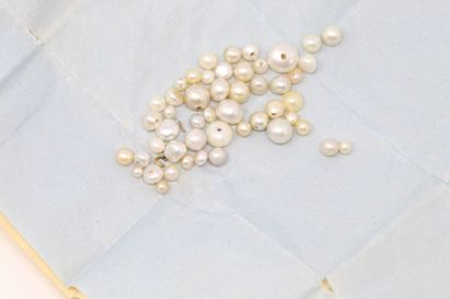 null Lot de perles de tailles et d'état différents.