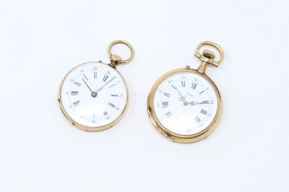 null Deux montres de col en or jaune 18k (750), cadrans à fond émaillé blanc, chiffres...