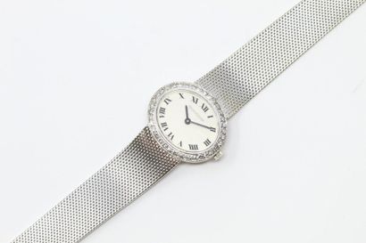 null Montre bracelet de dame, boîtier ovale en or gris 18k (750), cadran à fond crème...