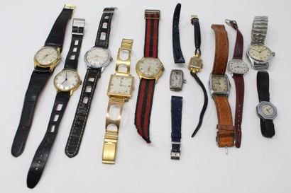 null Sachets de douze montres bracelets de dame et homme. 

Etats divers. 