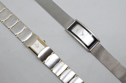 null Lot de deux montres bracelet comprenant : 

- boîtier rectangulaire en métal,...