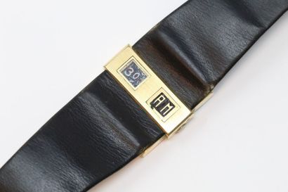 null LIP BASHMAKOFF vers 1970 

Montre bracelet en métal doré. Boîtier rectangle....