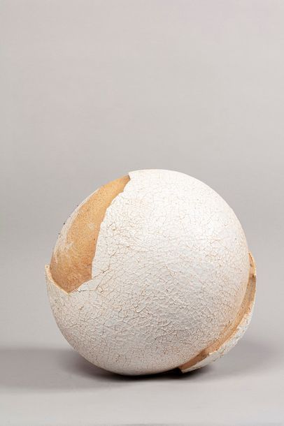null TULLIO Anita, 1935-2014

Eggshell Sphere

Sculpture in cracked terracotta (very...