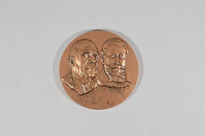 null RENAULT bronze medal of the Monnaie de Paris.

Obverse: busts of the founders....