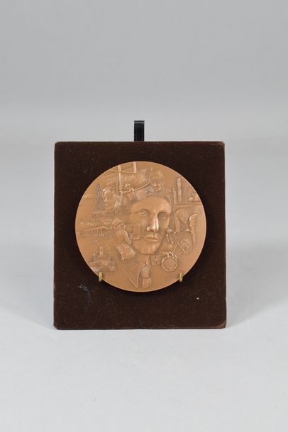 null ESSO bronze medal of the Monnaie de Paris

Obverse: allegory of the different...