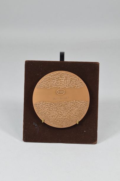 null ESSO bronze medal of the Monnaie de Paris

Obverse: allegory of the different...