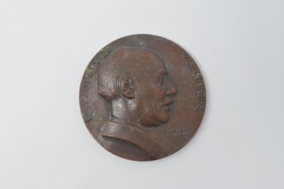 null VANIER Raymond (1895-1965)

Médaille en bronze 

Avers : buste de profil droit....