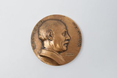 null VANIER Raymond (1895-1965)

Bronze medal 

Obverse: bust in profile straight....
