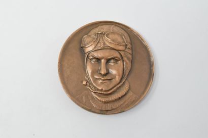 null BOUCHER Hélène (1908-1934)

Médaille en bronze 

Avers : buste de face. Sbd...