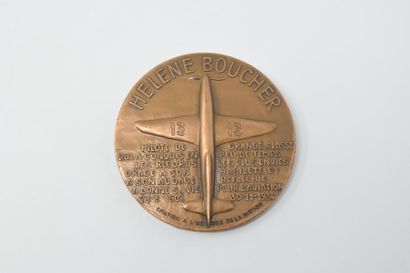 null BOUCHER Hélène (1908-1934)

Médaille en bronze 

Avers : buste de face. Sbd...