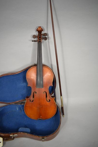 null VIOLON ¾, 310 mm, Mirecourt, TBE, nice supplies. With his bow. 

