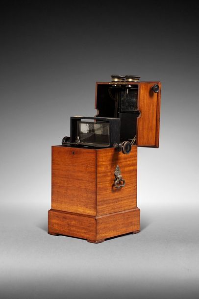 null STEREOSCOPIC SET. 

Panajou Frères" stereoscopic viewer terminal with handle....