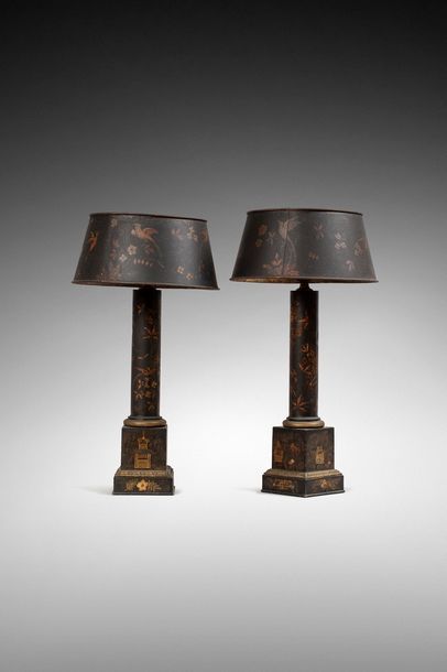 null PAIR OF CARCEL OIL LAMPS in lacquered sheet metal with sinuous decoration of...