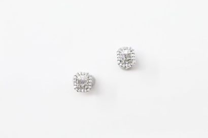 null Pair of 18K (750) white gold earrings adorned with baguette-cut and brilliant-cut...