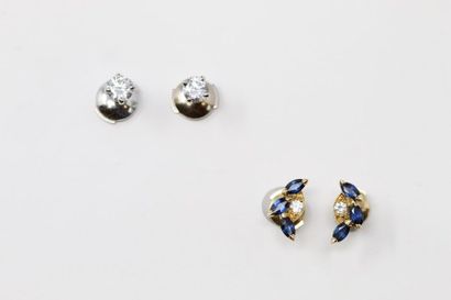 null Set in 18K (750) yellow and white gold, consisting of two pairs of earrings,...