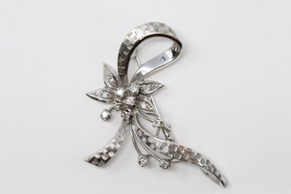 null Ribbon bow brooch in 18K (750) white gold, guilloché, the stylized link of a...
