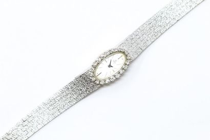 EBEL EBEL

Montre bracelet de dame en or gris 18K (750) et diamants, boîtier ovale,...