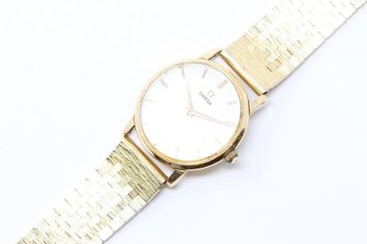 OMEGA OMEGA

18K (750) yellow gold bracelet watch, round case, clip-on back, silver...
