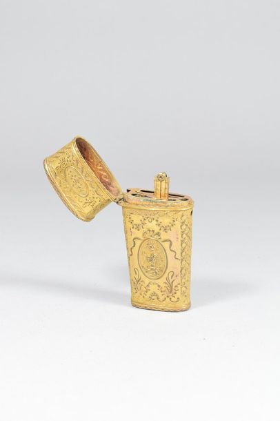 null Architect's kit in gilded metal, inside a King's foot. 

(acc. & mq.)

High....