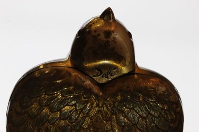 null Salvador DALI 1904 - 1989

Bird in hand - 1951

Powder pot in golden brass

comprising...