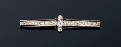 null 18K (750) white gold and platinum barrette brooch decorated with an antique...