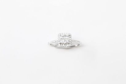 null Square ring in 14K (585) white gold alloy set with four princess cut diamonds,...