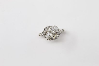 null Bague Toi&Moi en or gris 18K (750) et platine ornée de deux diamants taille...
