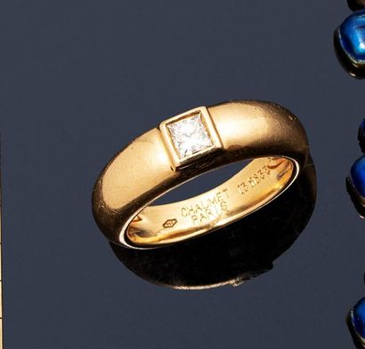 CHAUMET CHAUMET

18K (750) yellow gold half rim ring set with a brilliant-cut diamond...