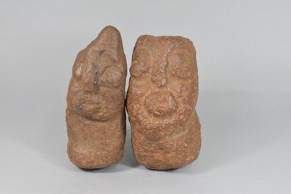 null PROBABLEMENT NIGER 

Deux têtes sculptées en pierre représentant des ancêtres...